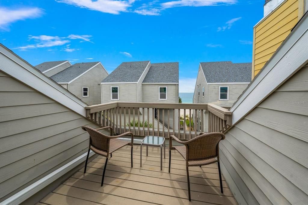 For Sale: $650,000 (2 beds, 2 baths, 1162 Square Feet)