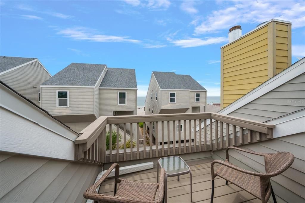 For Sale: $650,000 (2 beds, 2 baths, 1162 Square Feet)