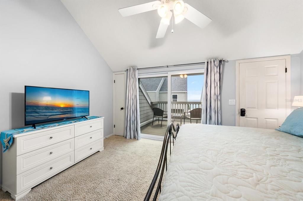 For Sale: $650,000 (2 beds, 2 baths, 1162 Square Feet)