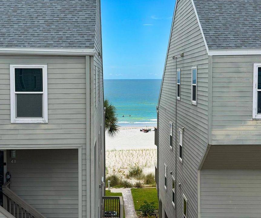 For Sale: $650,000 (2 beds, 2 baths, 1162 Square Feet)