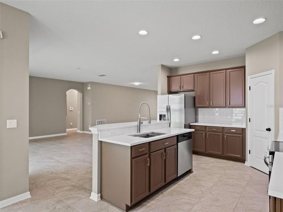 For Sale: $549,900 (3 beds, 2 baths, 2047 Square Feet)