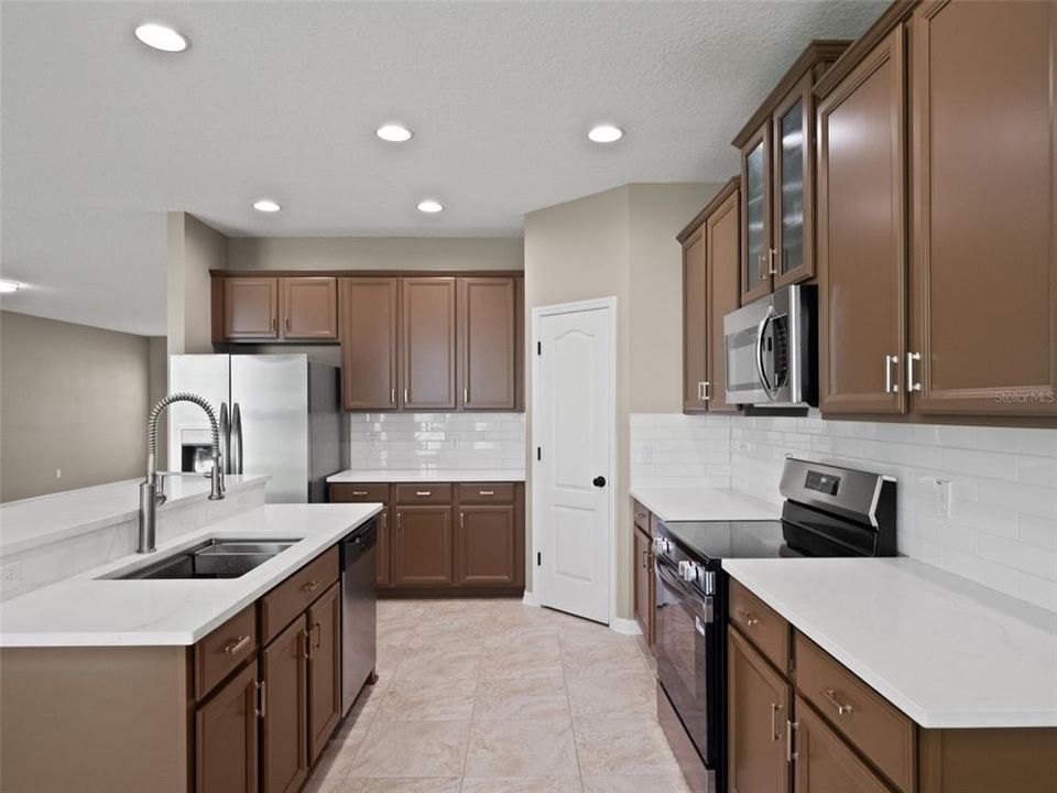 For Sale: $549,900 (3 beds, 2 baths, 2047 Square Feet)