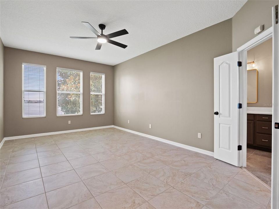 For Sale: $549,900 (3 beds, 2 baths, 2047 Square Feet)