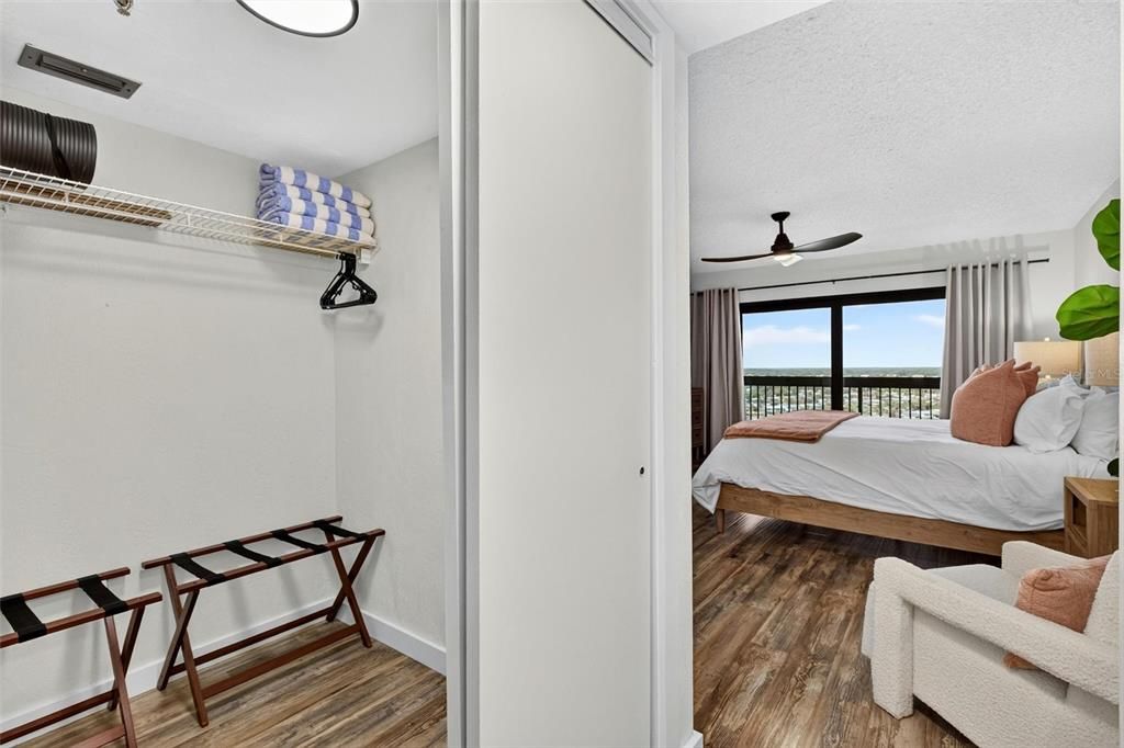 For Sale: $299,000 (1 beds, 1 baths, 767 Square Feet)
