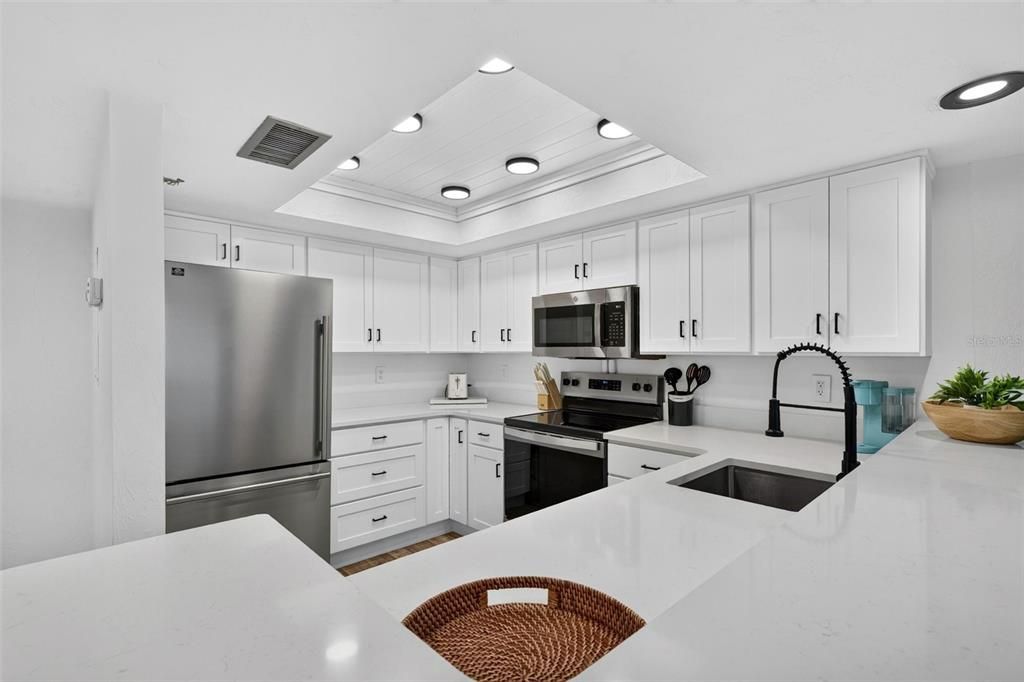 For Sale: $299,000 (1 beds, 1 baths, 767 Square Feet)