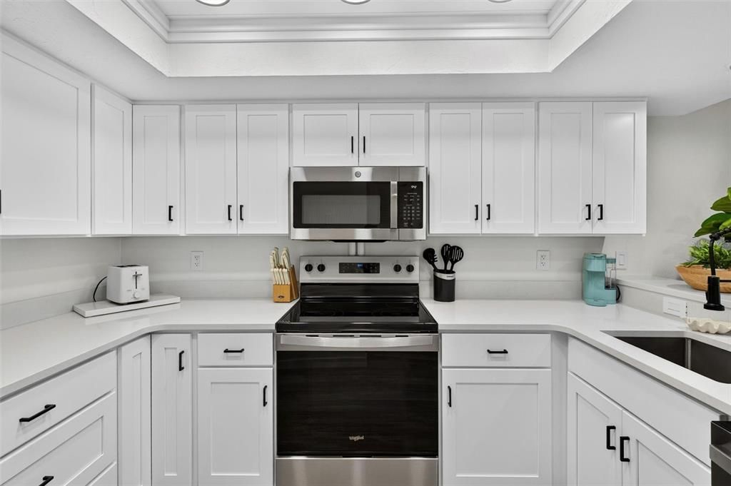 For Sale: $299,000 (1 beds, 1 baths, 767 Square Feet)