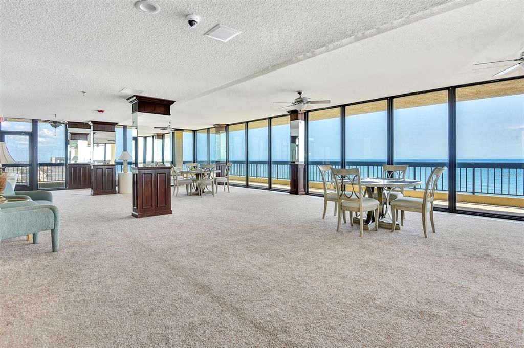 For Sale: $299,000 (1 beds, 1 baths, 767 Square Feet)