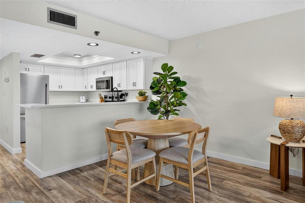 For Sale: $299,000 (1 beds, 1 baths, 767 Square Feet)