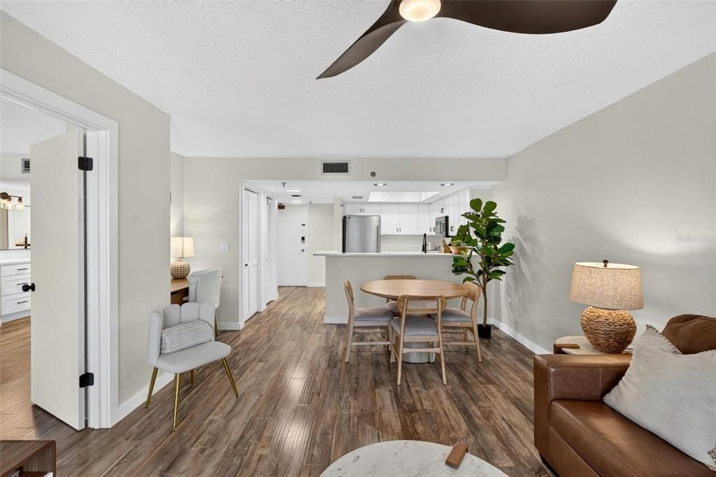 For Sale: $299,000 (1 beds, 1 baths, 767 Square Feet)