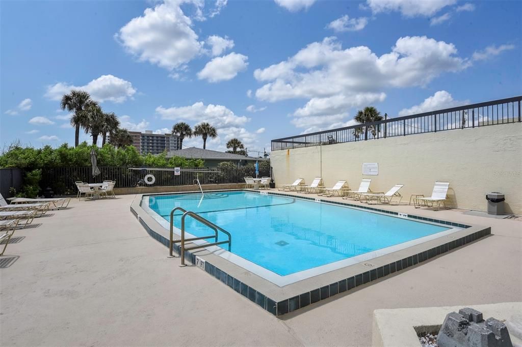 For Sale: $299,000 (1 beds, 1 baths, 767 Square Feet)