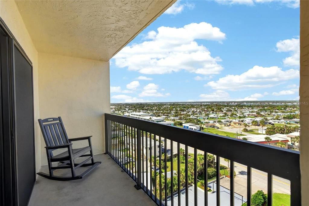 For Sale: $299,000 (1 beds, 1 baths, 767 Square Feet)