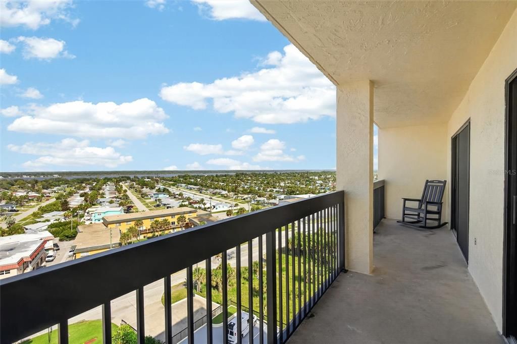 For Sale: $299,000 (1 beds, 1 baths, 767 Square Feet)