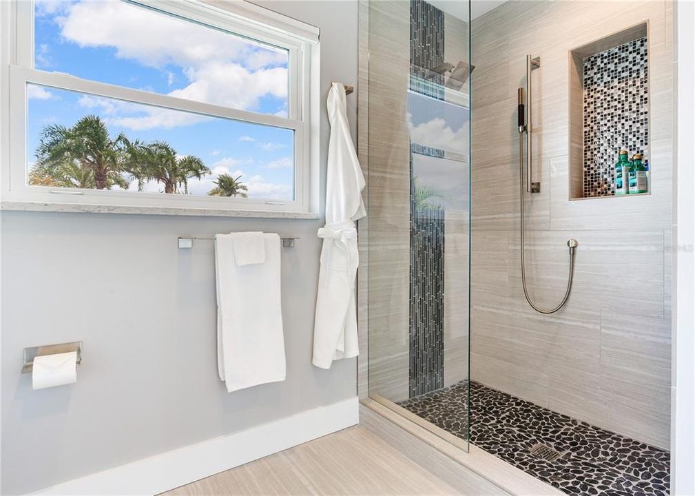 En Venta: $2,100,000 (3 camas, 3 baños, 2620 Pies cuadrados)