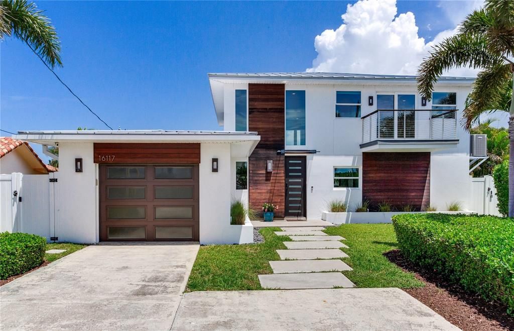 En Venta: $2,100,000 (3 camas, 3 baños, 2620 Pies cuadrados)