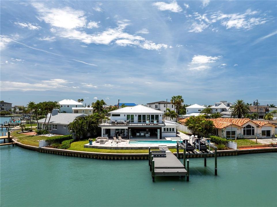 En Venta: $2,100,000 (3 camas, 3 baños, 2620 Pies cuadrados)