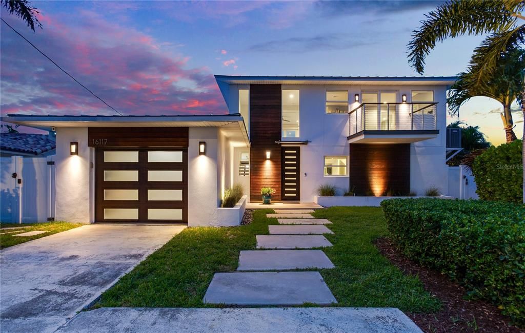 En Venta: $2,100,000 (3 camas, 3 baños, 2620 Pies cuadrados)