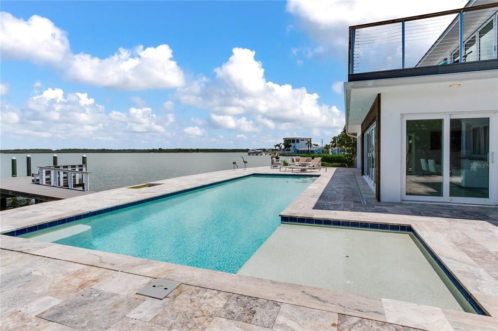 En Venta: $2,100,000 (3 camas, 3 baños, 2620 Pies cuadrados)