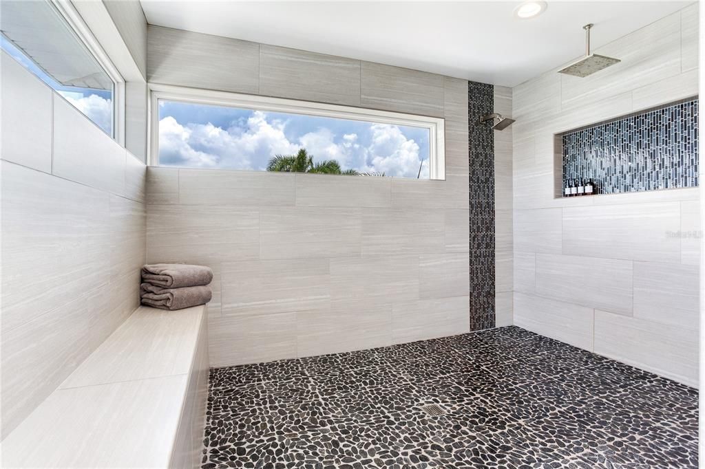 En Venta: $2,100,000 (3 camas, 3 baños, 2620 Pies cuadrados)