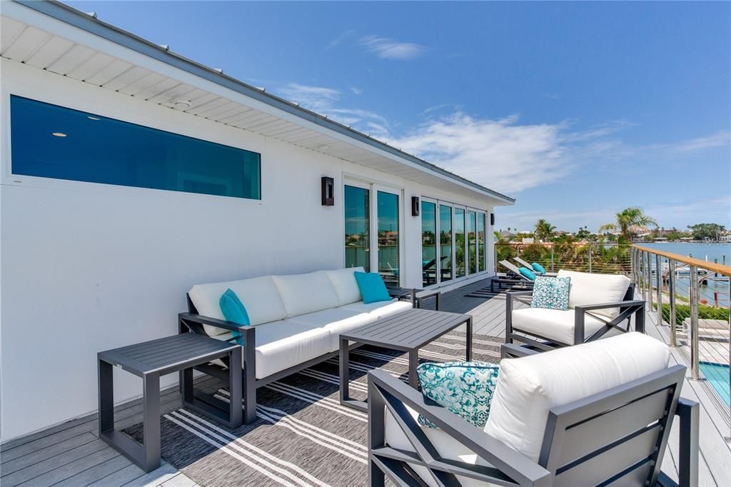 En Venta: $2,100,000 (3 camas, 3 baños, 2620 Pies cuadrados)