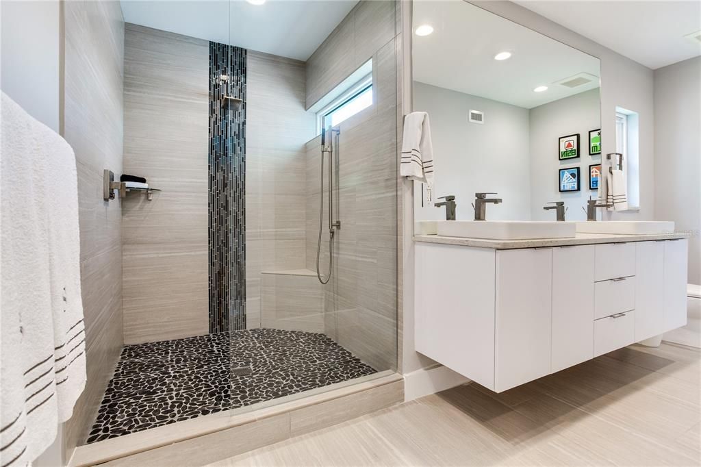 En Venta: $2,100,000 (3 camas, 3 baños, 2620 Pies cuadrados)