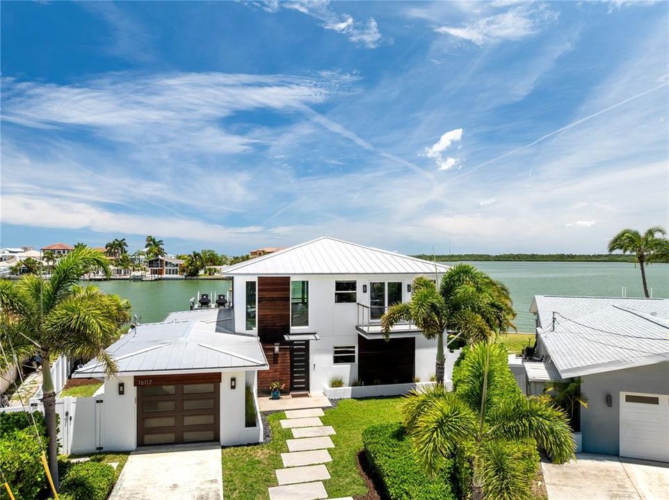 En Venta: $2,100,000 (3 camas, 3 baños, 2620 Pies cuadrados)