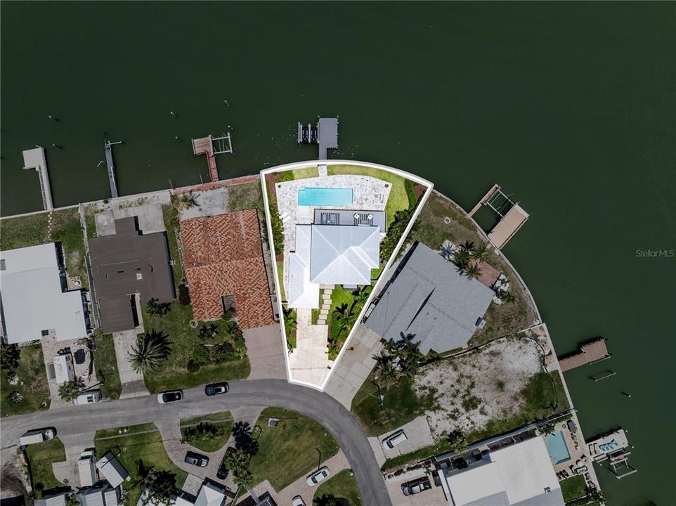 En Venta: $2,100,000 (3 camas, 3 baños, 2620 Pies cuadrados)