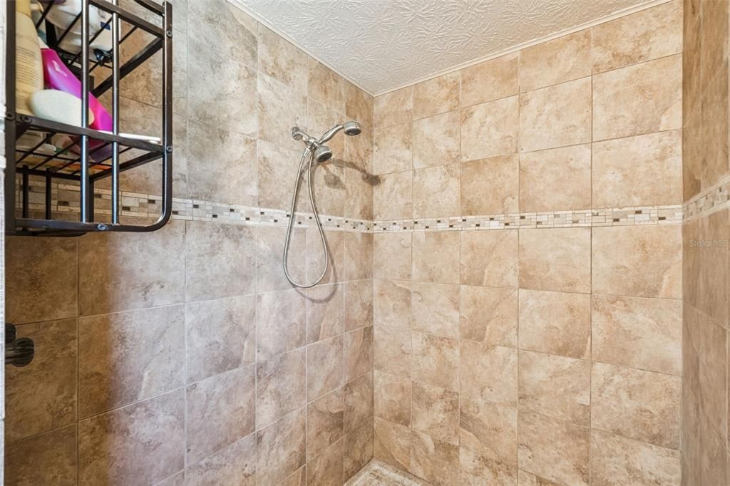 На продажу: $410,000 (3 спален, 3 ванн, 1704 Квадратных фут)