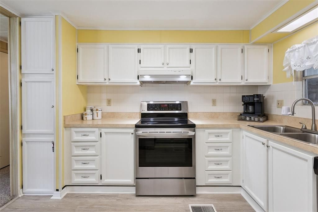 For Sale: $135,000 (2 beds, 2 baths, 1352 Square Feet)