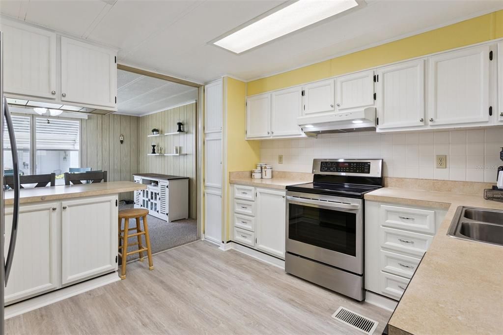 For Sale: $135,000 (2 beds, 2 baths, 1352 Square Feet)