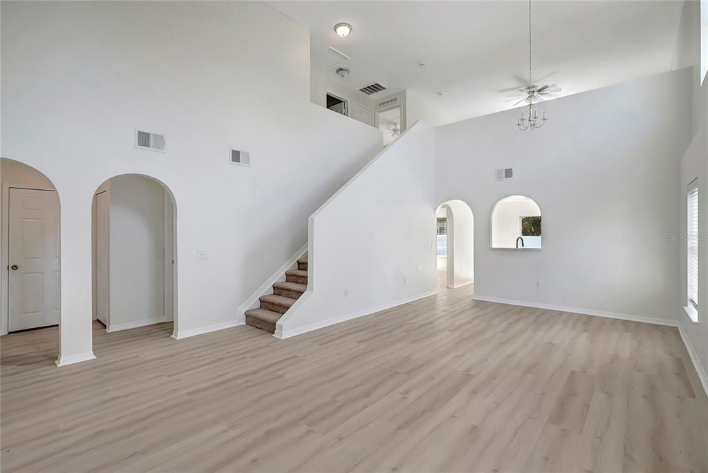 En Venta: $309,900 (4 camas, 3 baños, 2151 Pies cuadrados)