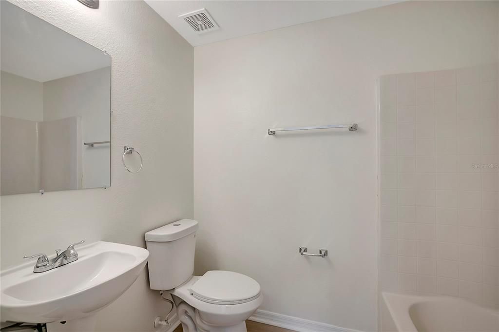 En Venta: $309,900 (4 camas, 3 baños, 2151 Pies cuadrados)