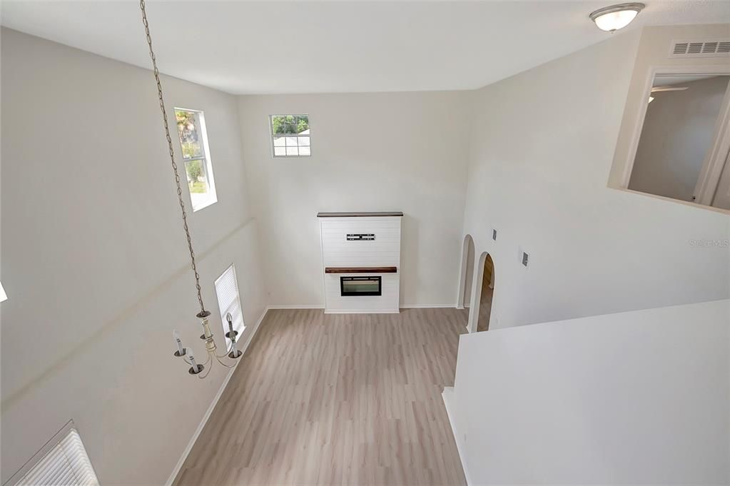 En Venta: $309,900 (4 camas, 3 baños, 2151 Pies cuadrados)