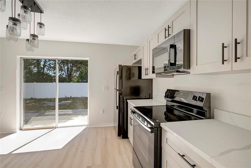 En Venta: $309,900 (4 camas, 3 baños, 2151 Pies cuadrados)