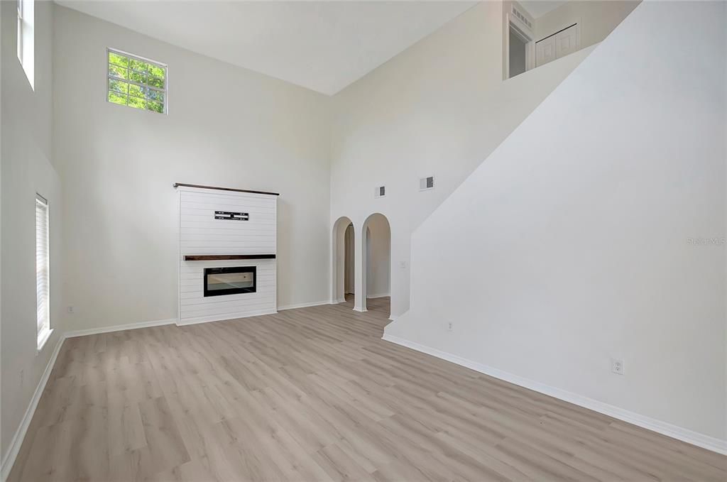 En Venta: $309,900 (4 camas, 3 baños, 2151 Pies cuadrados)