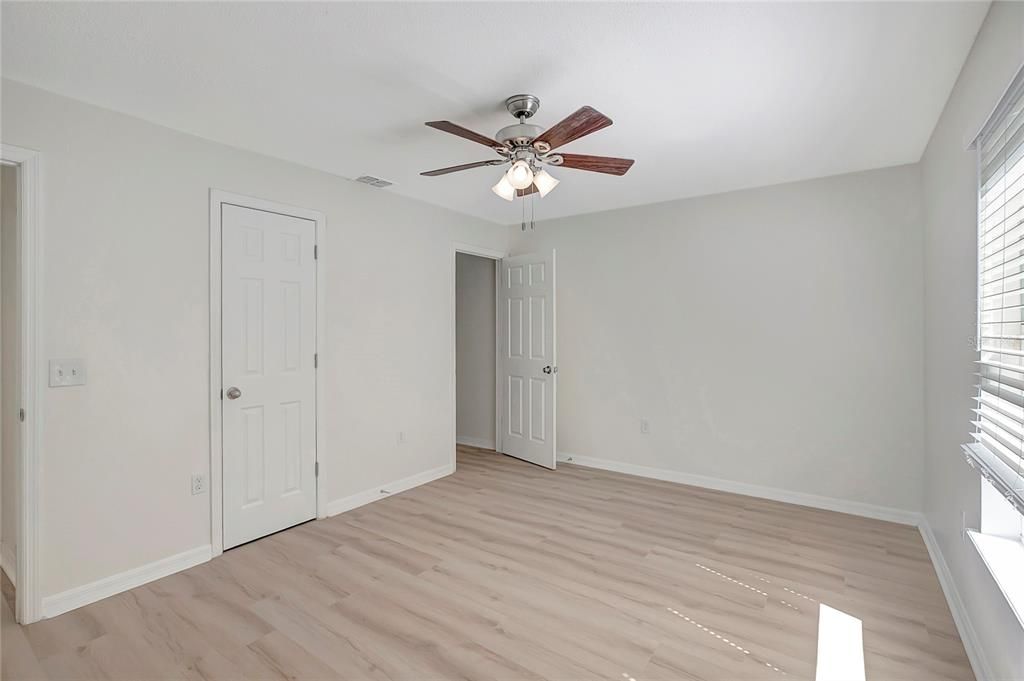En Venta: $309,900 (4 camas, 3 baños, 2151 Pies cuadrados)