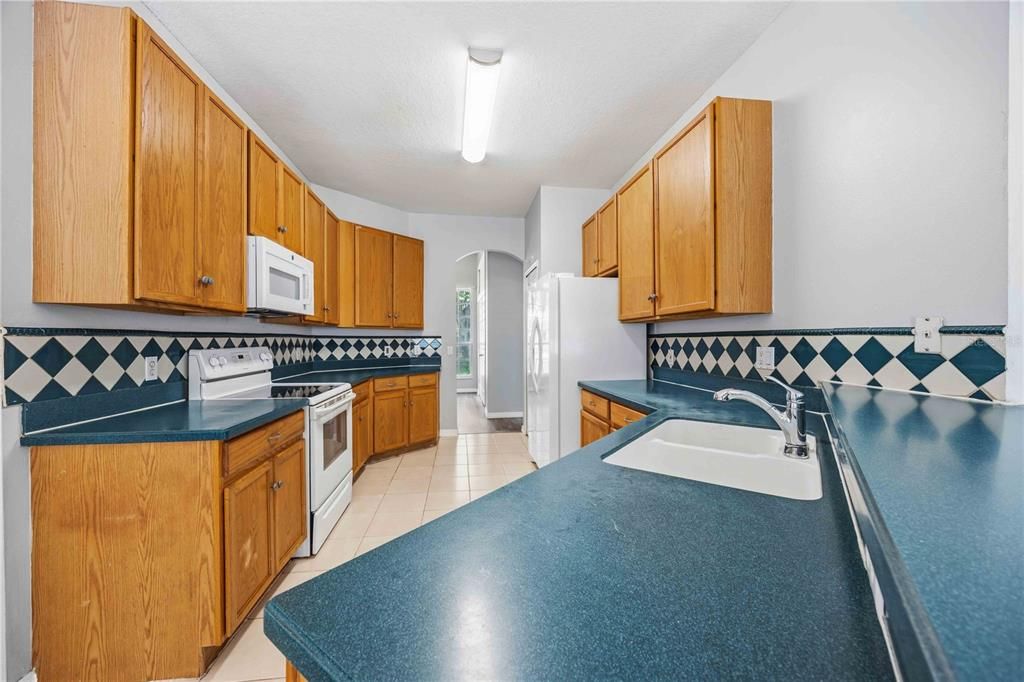 На продажу: $399,990 (3 спален, 2 ванн, 1922 Квадратных фут)