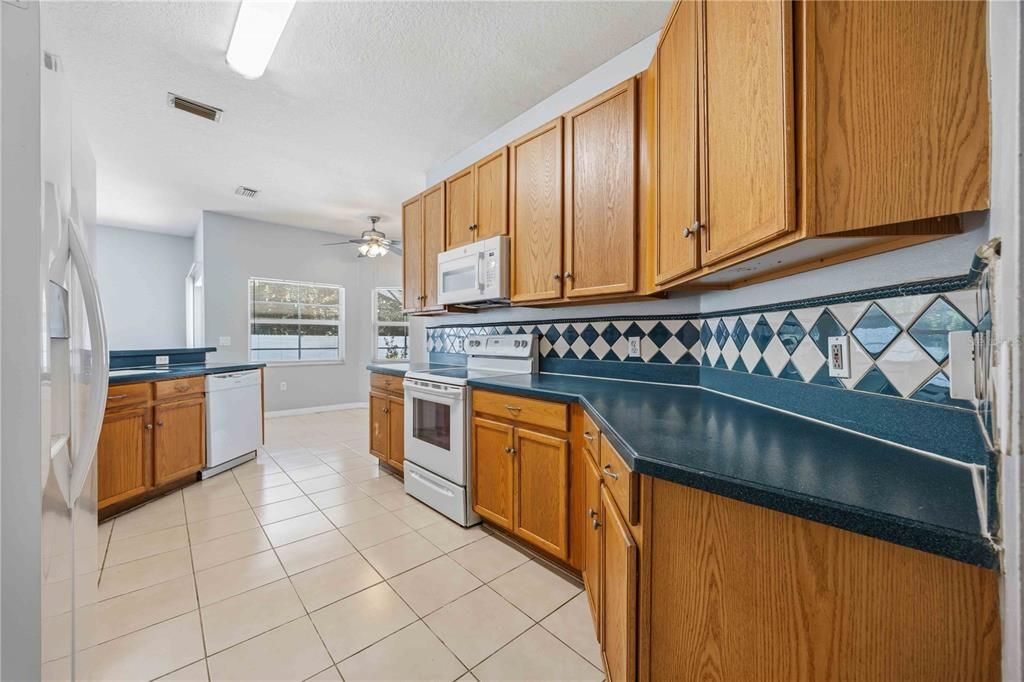 На продажу: $399,990 (3 спален, 2 ванн, 1922 Квадратных фут)