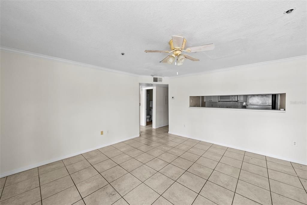 For Sale: $180,000 (2 beds, 2 baths, 894 Square Feet)