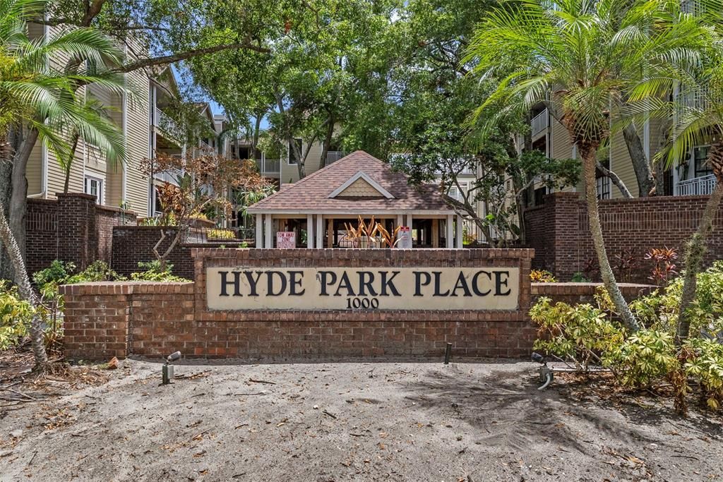 For Sale: $180,000 (2 beds, 2 baths, 894 Square Feet)