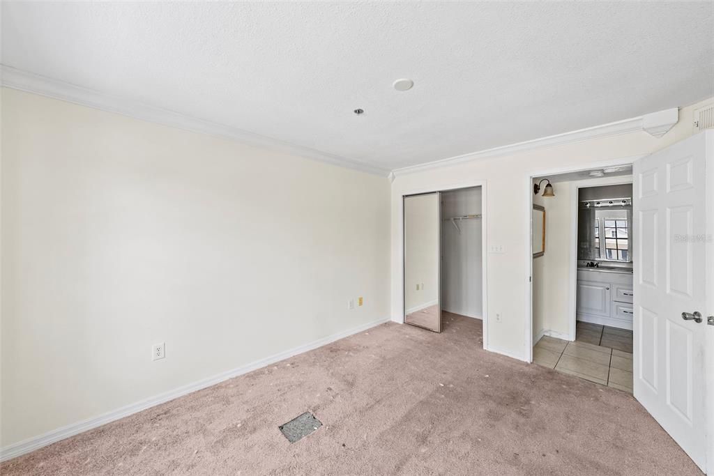 For Sale: $180,000 (2 beds, 2 baths, 894 Square Feet)