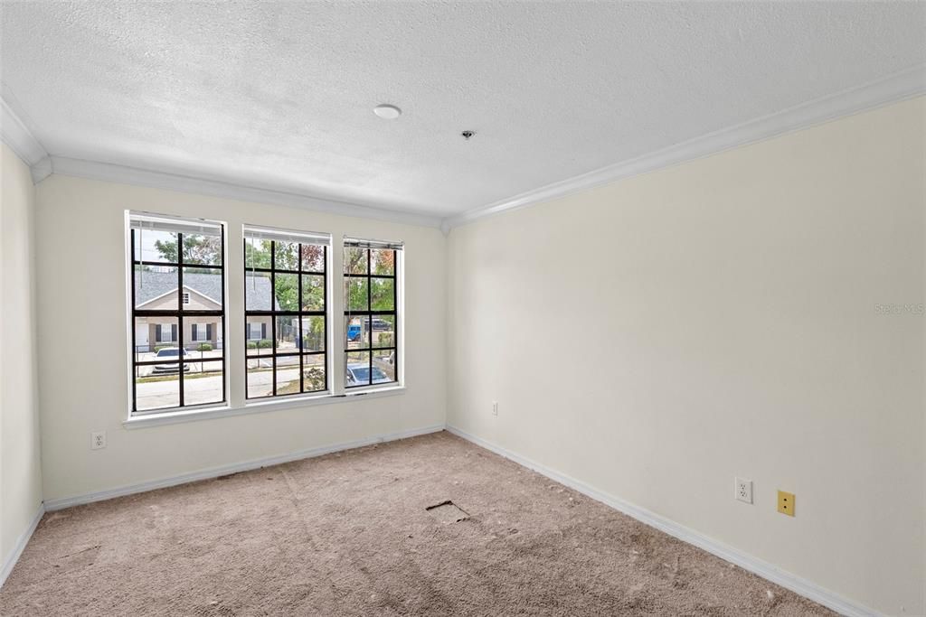 For Sale: $180,000 (2 beds, 2 baths, 894 Square Feet)