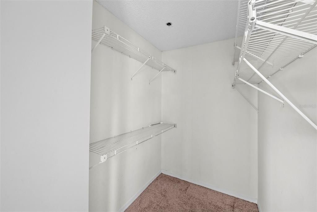 For Sale: $180,000 (2 beds, 2 baths, 894 Square Feet)