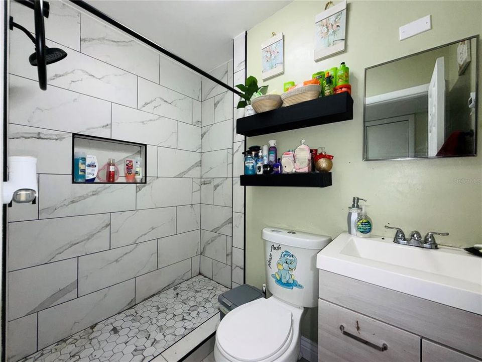 На продажу: $315,000 (4 спален, 2 ванн, 1280 Квадратных фут)