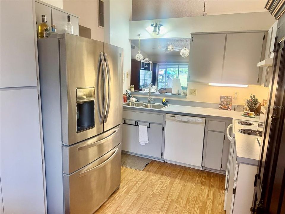 En Venta: $249,500 (2 camas, 2 baños, 976 Pies cuadrados)