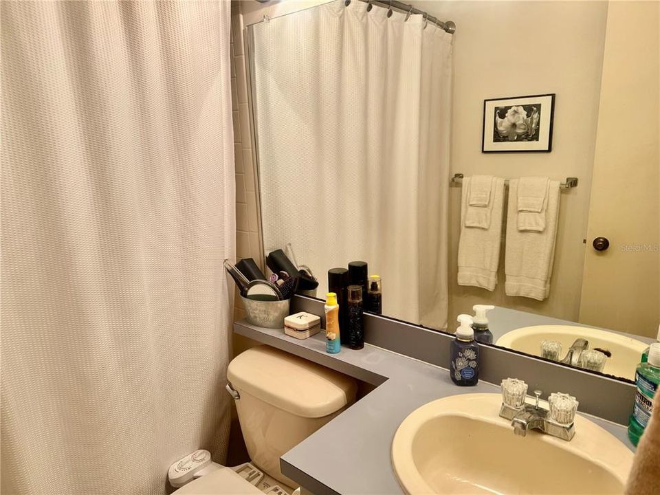En Venta: $249,500 (2 camas, 2 baños, 976 Pies cuadrados)