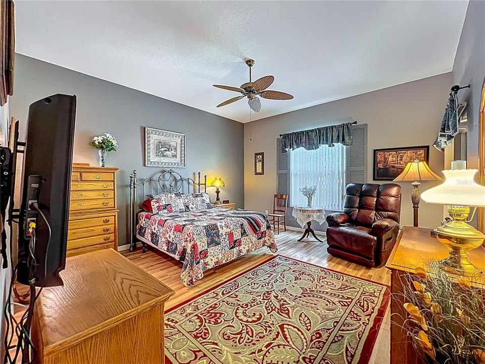 Active With Contract: $299,900 (2 beds, 2 baths, 2071 Square Feet)