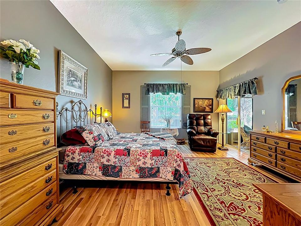 Active With Contract: $299,900 (2 beds, 2 baths, 2071 Square Feet)