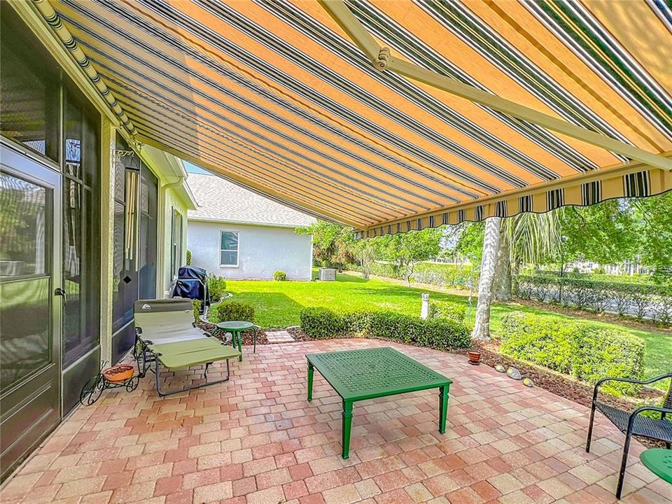 Active With Contract: $299,900 (2 beds, 2 baths, 2071 Square Feet)