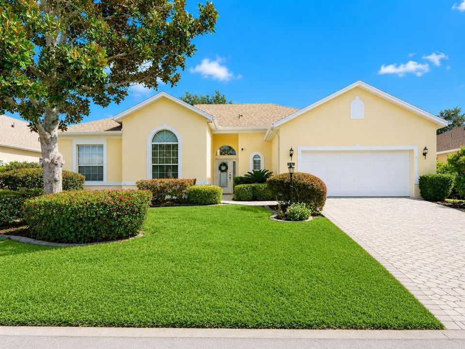 Active With Contract: $299,900 (2 beds, 2 baths, 2071 Square Feet)