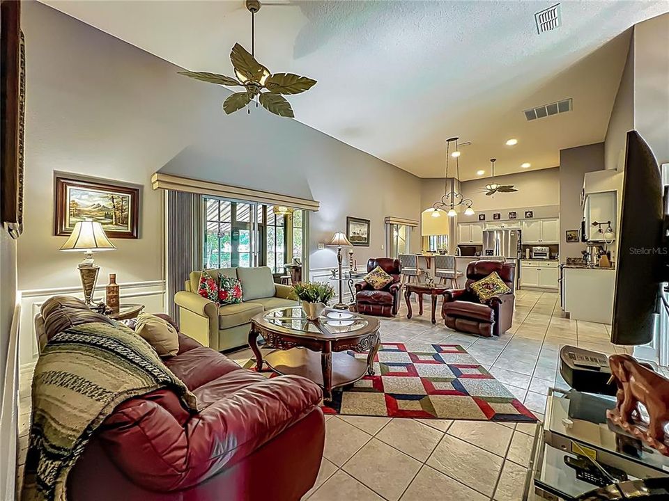Active With Contract: $299,900 (2 beds, 2 baths, 2071 Square Feet)